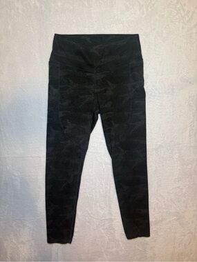 Womans Black Camo High-Rise Leggings
